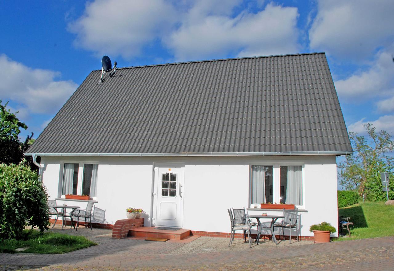 Ferienwohnungen Im Haus Am Deich Middelhagen Extérieur photo